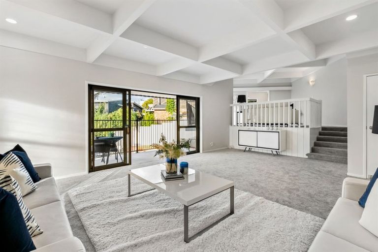 Photo of property in 21a Garadice Road, Rothesay Bay, Auckland, 0630