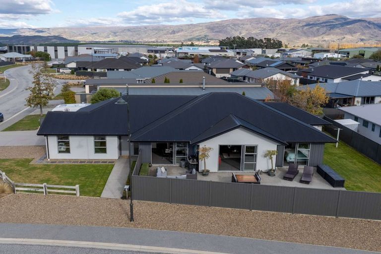 Photo of property in 14 Stowell Drive, Cromwell, 9310