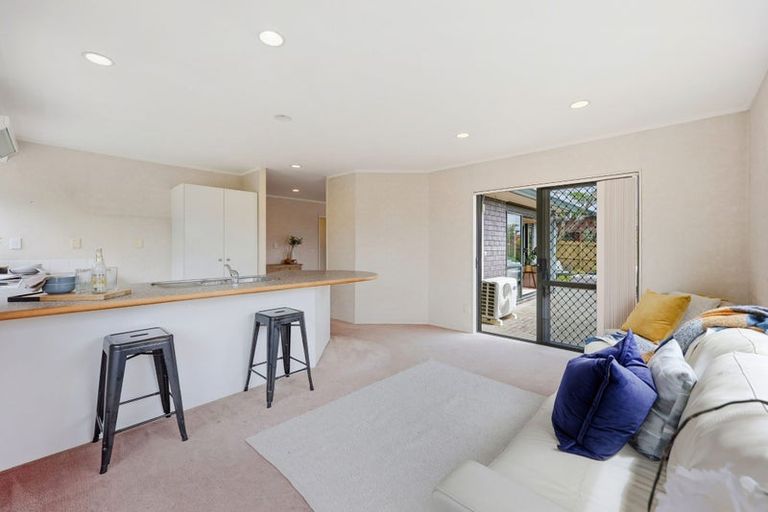 Photo of property in 76 Burswood Drive, Burswood, Auckland, 2013