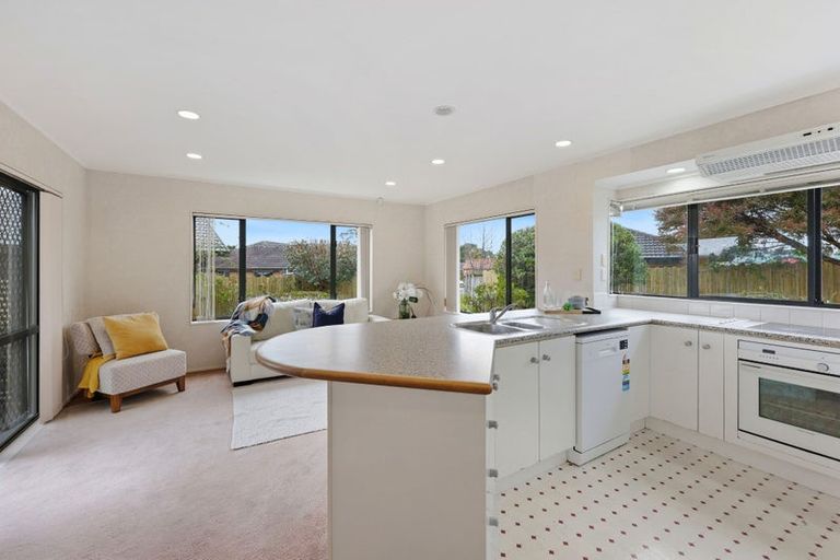 Photo of property in 76 Burswood Drive, Burswood, Auckland, 2013