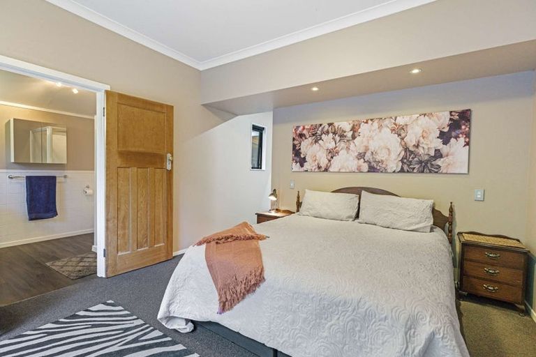 Photo of property in 24 Wairere Road, Bastia Hill, Whanganui, 4500