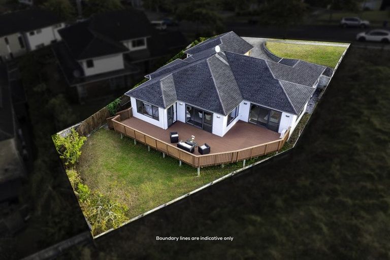 Photo of property in 83 Lake Panorama Drive, Henderson Valley, Auckland, 0612