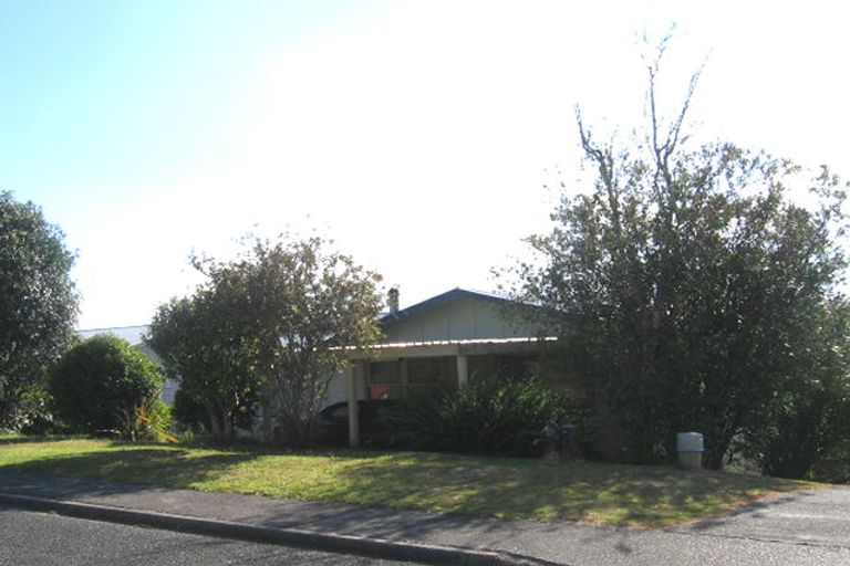 Photo of property in 8 Hatherlow Street, Glenfield, Auckland, 0629