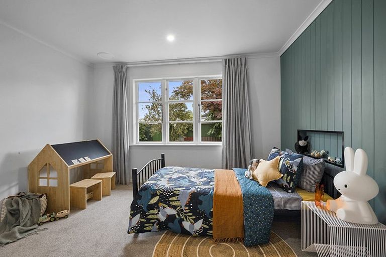 Photo of property in 390 Mangorei Road, Merrilands, New Plymouth, 4312