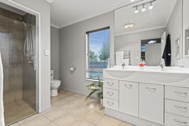 Photo of property in 76 Polson Hill Drive, Aokautere, Palmerston North, 4471