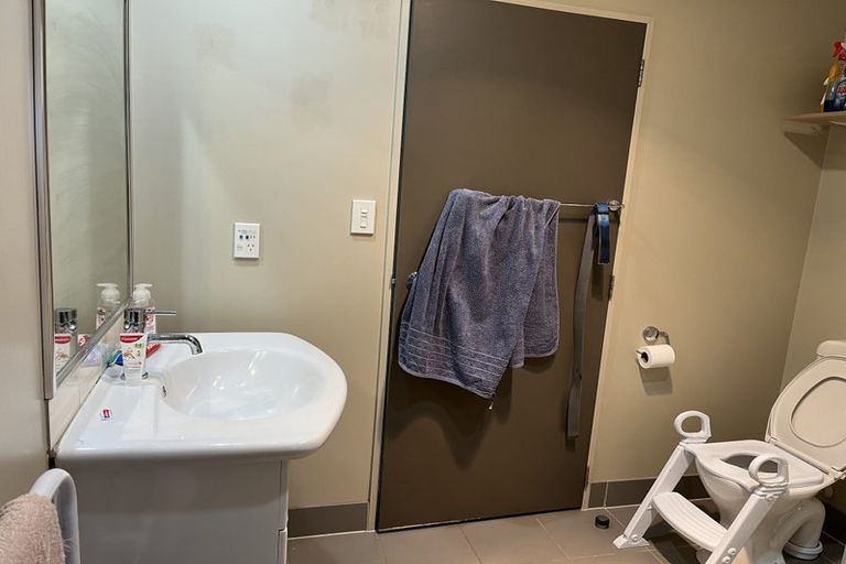 Photo of property in Waimanu Bay Village, 30/1 Piriti Drive, Te Atatu Peninsula, Auckland, 0610