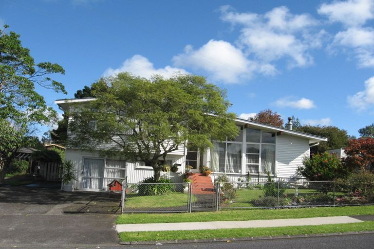 Photo of property in 17 Rotoiti Avenue, Pakuranga Heights, Auckland, 2010