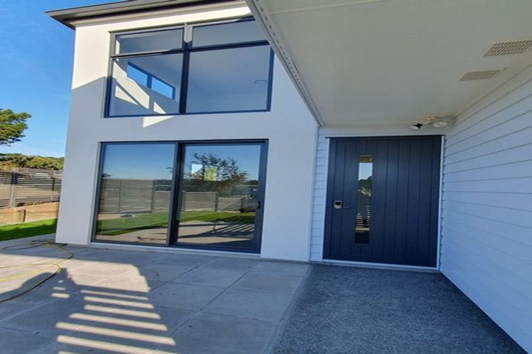 Photo of property in 1 Koreke Close, Kenepuru, Porirua, 5022