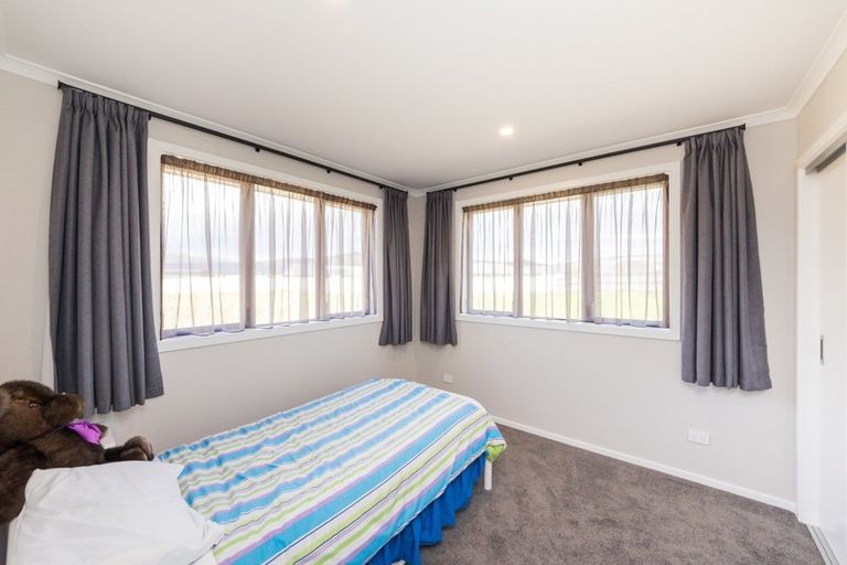 Photo of property in 15 Gibraltar Way, Fitzherbert, Palmerston North, 4410