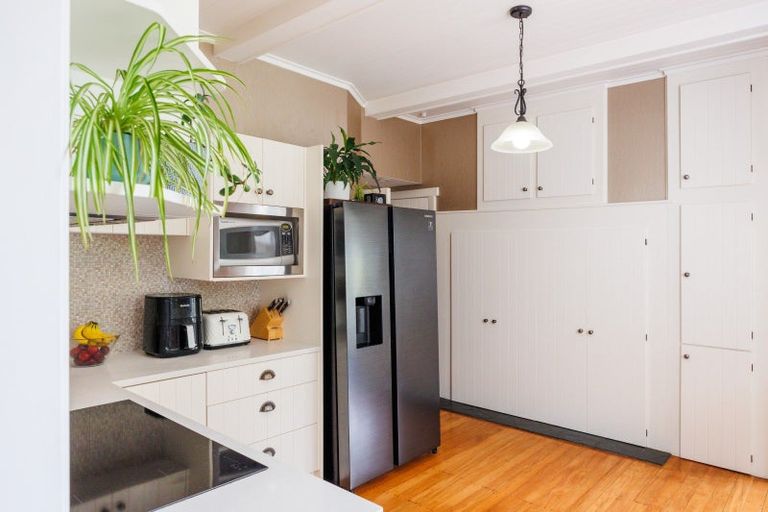 Photo of property in 11 Elmira Avenue, Hokowhitu, Palmerston North, 4410