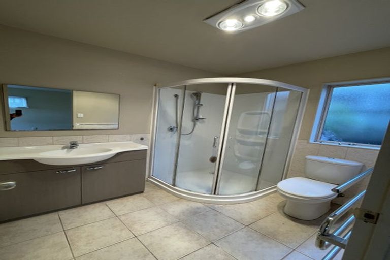 Photo of property in 14a Cypress Place, Sunnynook, Auckland, 0620