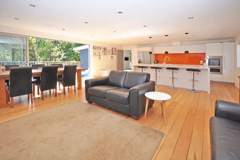 Photo of property in 585 South Titirangi Road, Titirangi, Auckland, 0604