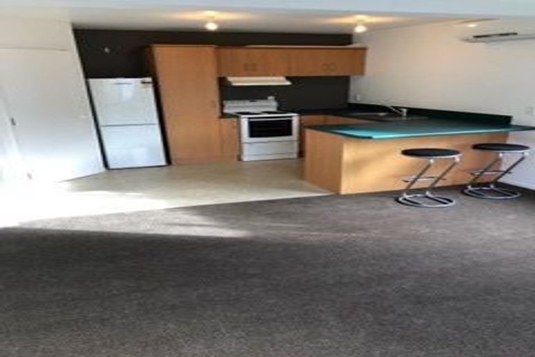 Photo of property in 30 Greenstone Place, Fernhill, Queenstown, 9300