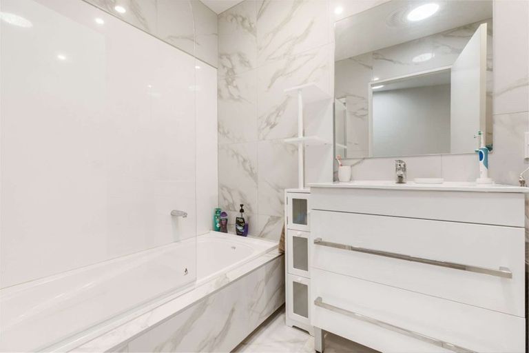 Photo of property in 43 Walsh Road, Papakura, 2110