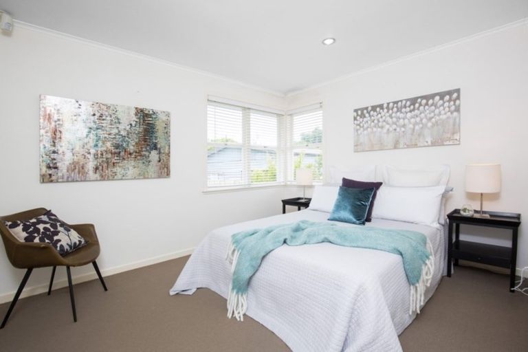 Photo of property in 1/19 Becroft Drive, Forrest Hill, Auckland, 0620