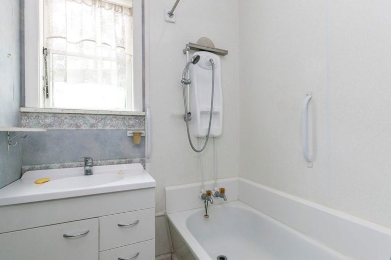 Photo of property in 369 Waiwhetu Road, Fairfield, Lower Hutt, 5011