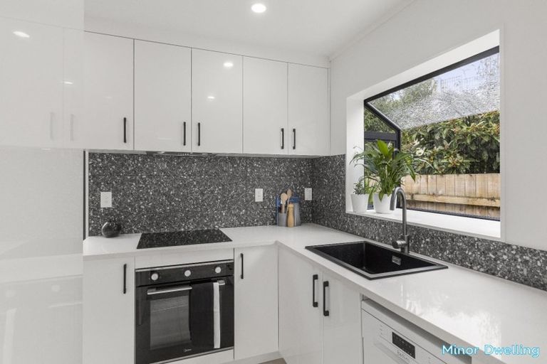 Photo of property in 8 Kupari Place, Totara Vale, Auckland, 0629