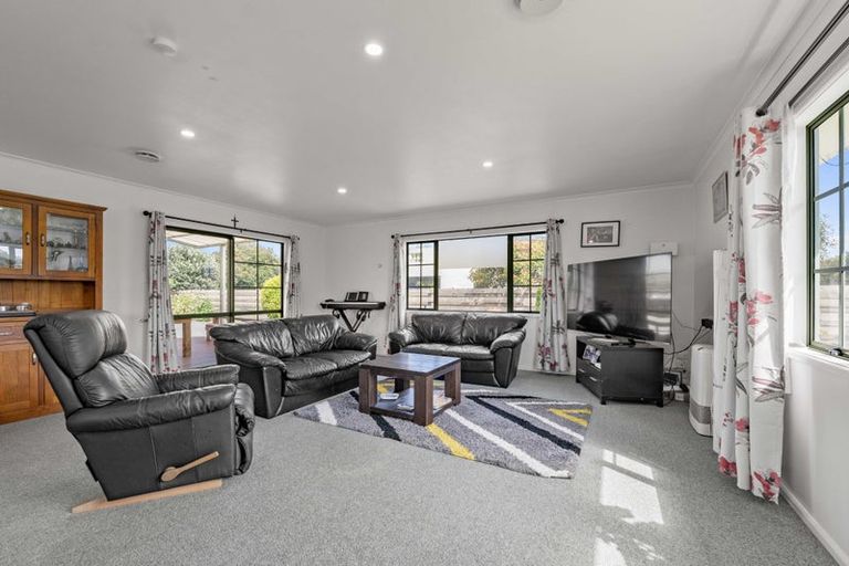 Photo of property in 8 Beech Place, Hawera, 4610