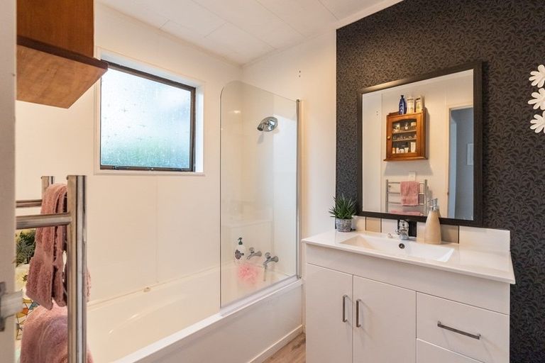 Photo of property in 79a Eatwell Avenue, Paraparaumu Beach, Paraparaumu, 5032