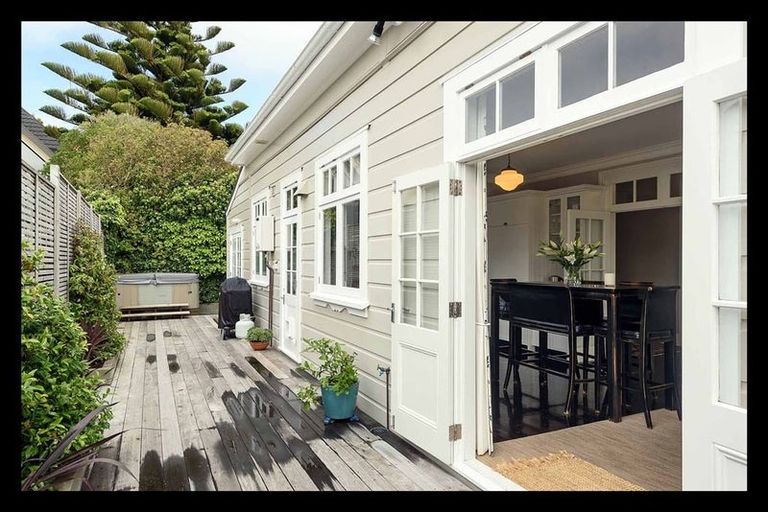 Photo of property in 35 Everest Street, Khandallah, Wellington, 6035