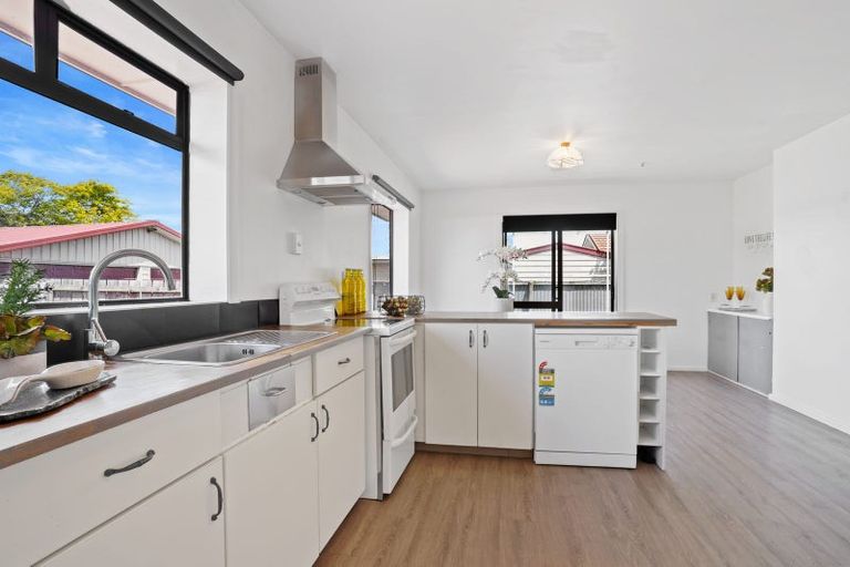 Photo of property in 18 Dunedin Street, Redwood, Christchurch, 8051