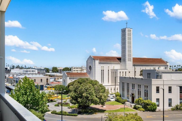 Photo of property in Mclean Towers, 3a/3 Shakespeare Road, Napier South, Napier, 4110