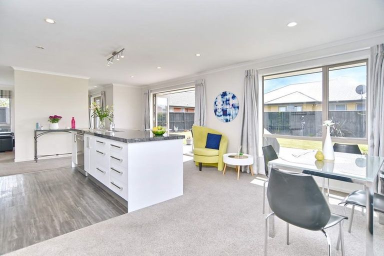 Photo of property in 15 Sequoia Way, Rangiora, 7400