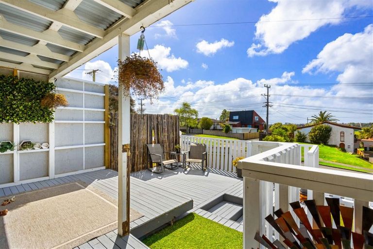 Photo of property in 1/323 Triangle Road, Massey, Auckland, 0614