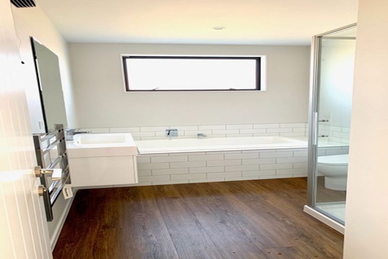 Photo of property in 26 Mount Creighton Crescent, Wanaka, 9305