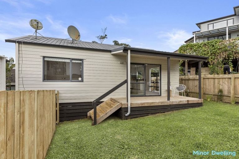 Photo of property in 8 Kupari Place, Totara Vale, Auckland, 0629