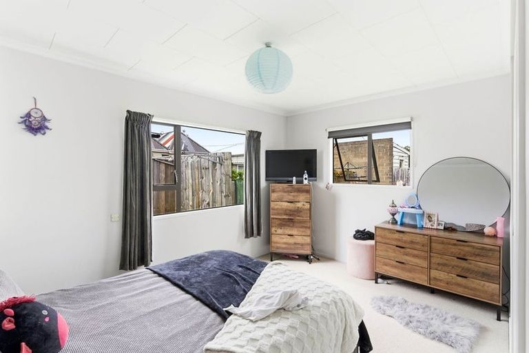 Photo of property in 13c Burns Street, South Dunedin, Dunedin, 9012