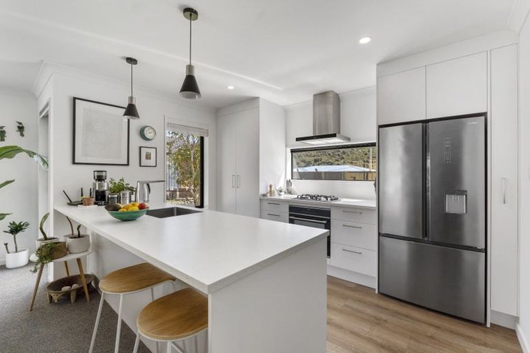 Photo of property in 158a Waikawa Road, Picton, 7220