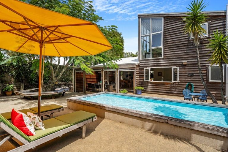 Photo of property in 9 Grand View Road, Leigh, 0985