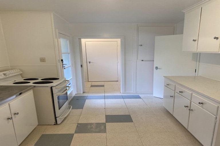 Photo of property in 37 Linwood Avenue, Forrest Hill, Auckland, 0620