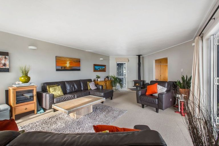 Photo of property in 94 Messenger Terrace, Oakura, 4314