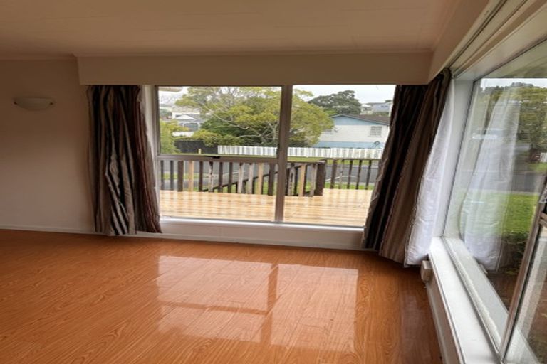 Photo of property in 17 Salamanca Road, Sunnynook, Auckland, 0620