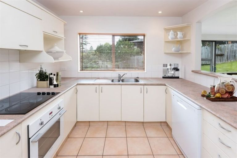 Photo of property in 76a Alexander Street, Cockle Bay, Auckland, 2014