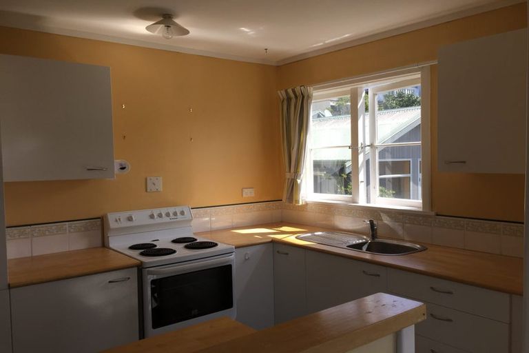 Photo of property in 24c Connaught Terrace, Brooklyn, Wellington, 6021