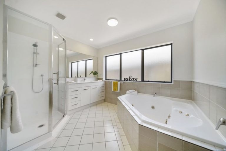 Photo of property in 1 Fencotie Place, Northpark, Auckland, 2013