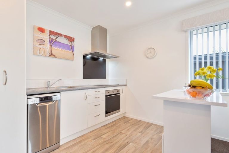 Photo of property in 4 Lance Way, Papamoa, 3118