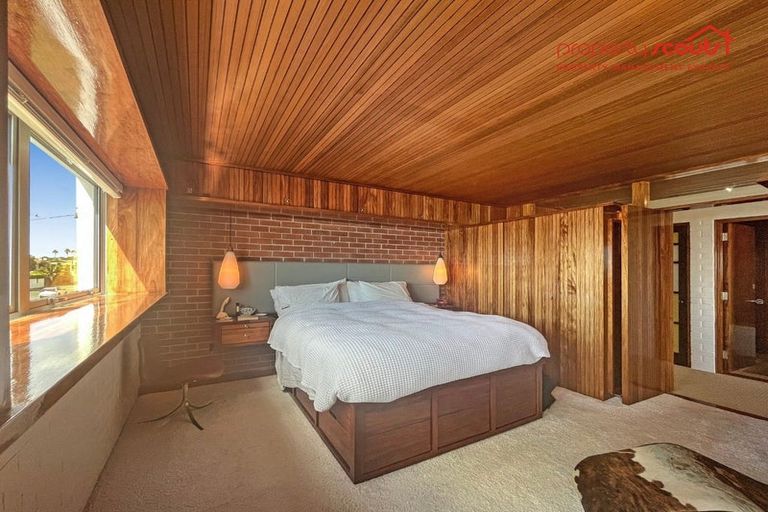 Photo of property in Seaview Apartments, 5/64 Milford Road, Milford, Auckland, 0620