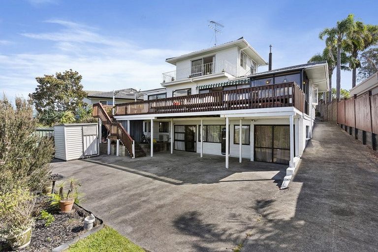 Photo of property in 17 Tui Vale Road, Shelly Park, Auckland, 2014