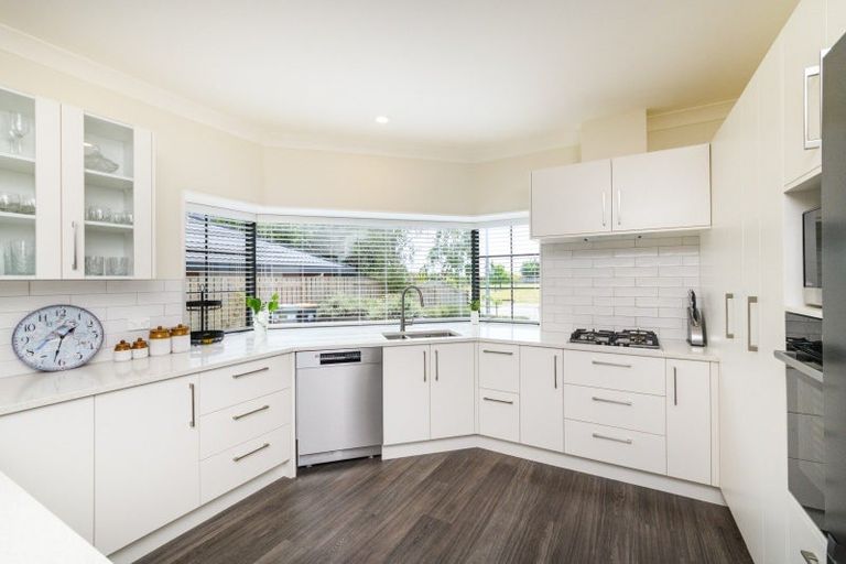 Photo of property in 96 Pacific Drive, Fitzherbert, Palmerston North, 4410