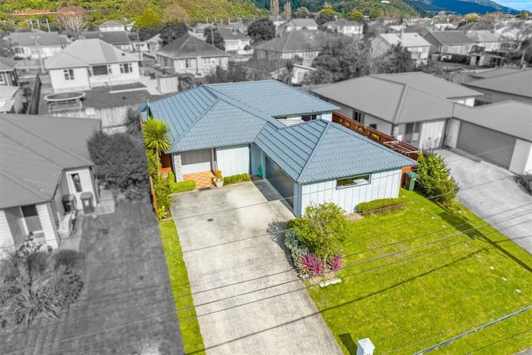 Photo of property in 85 Farmer Crescent, Taita, Lower Hutt, 5011