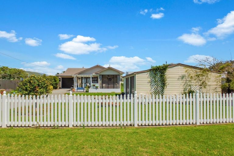 Photo of property in 22 Shortt Street, Foxton Beach, Foxton, 4815