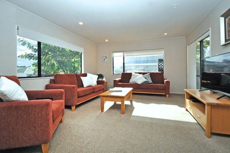 Photo of property in 1/8 Mandica Place, Sunnynook, Auckland, 0632