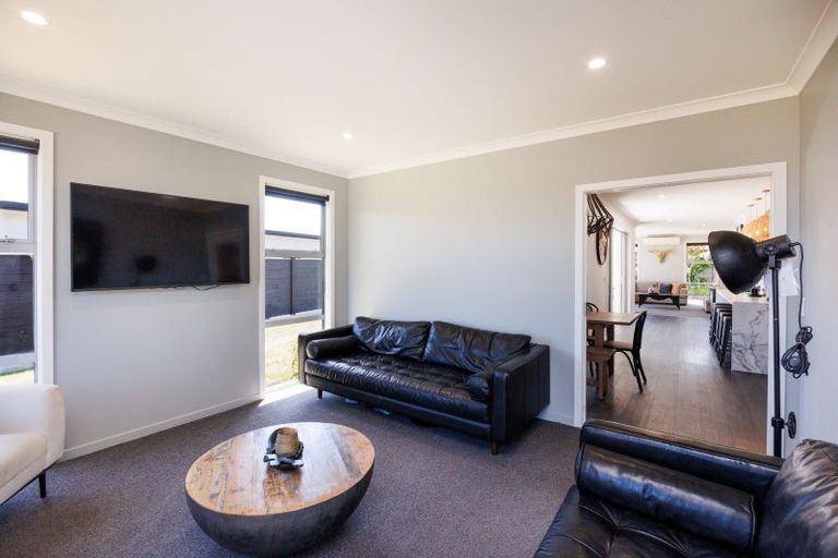Photo of property in 30 Dogwood Way, Milson, Palmerston North, 4414