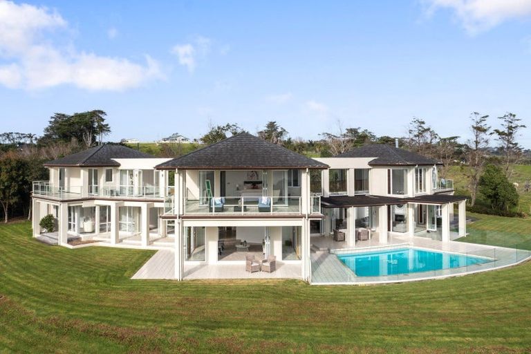 Photo of property in 189 Vaughans Road, Okura, Albany, 0792