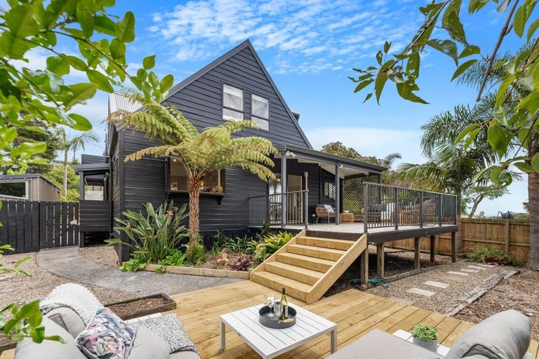 Photo of property in 6 Elliston Crescent, Stanmore Bay, Whangaparaoa, 0932
