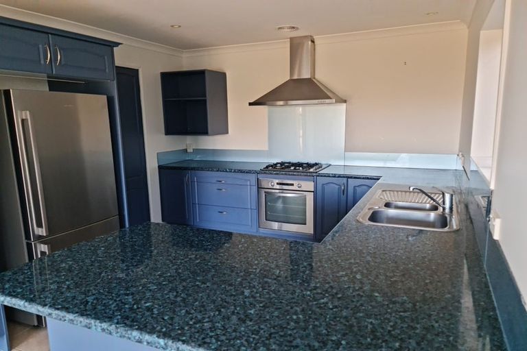 Photo of property in 140 Glanmire Road, Newlands, Wellington, 6037